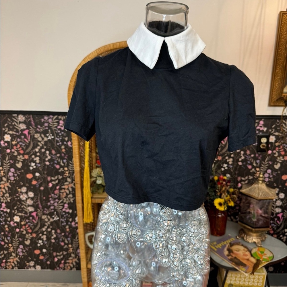 Deandri collared crop top